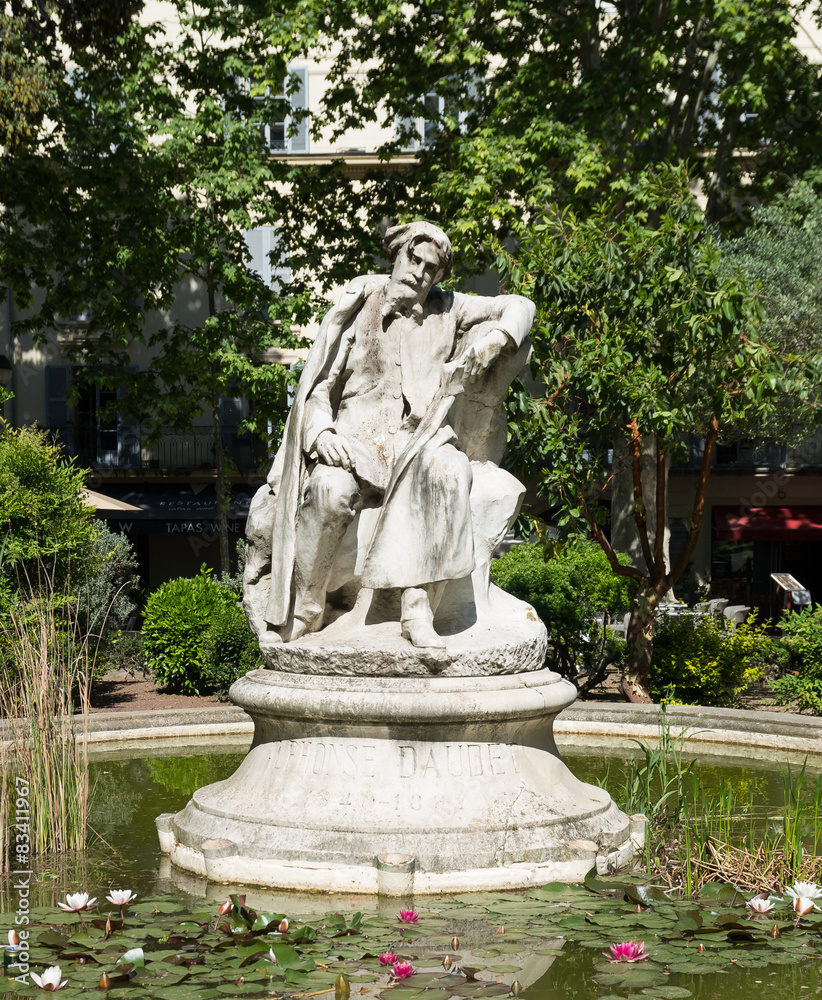 Obraz premium Statue d'Alphonse Daudet, Nîmes