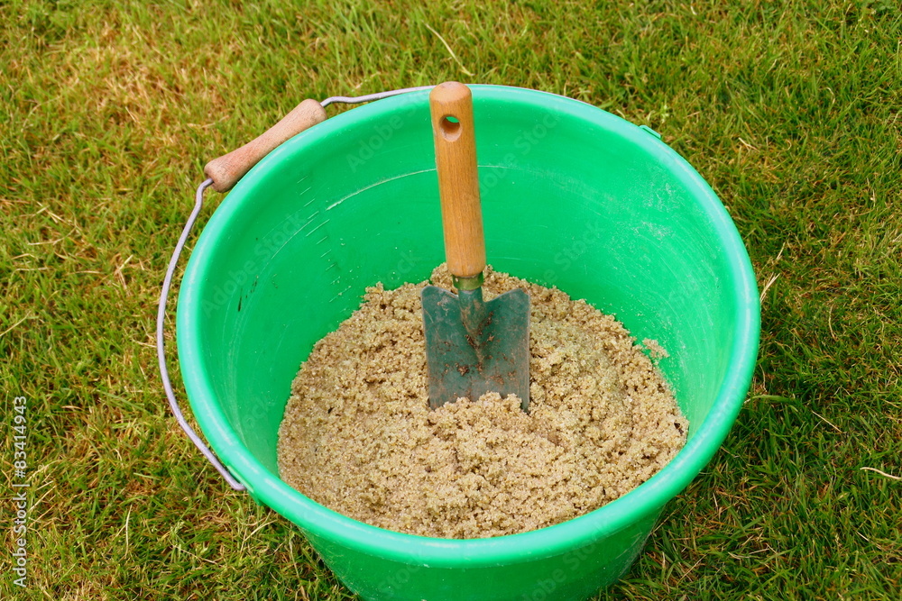 seau de sable,texture dans jardin seau de sable,texture dans jardin