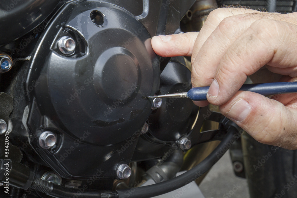 Obraz premium painting scratch on crank case