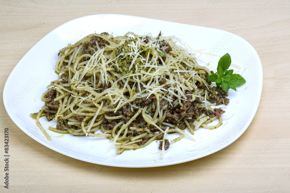 Pasta with beef and pesto