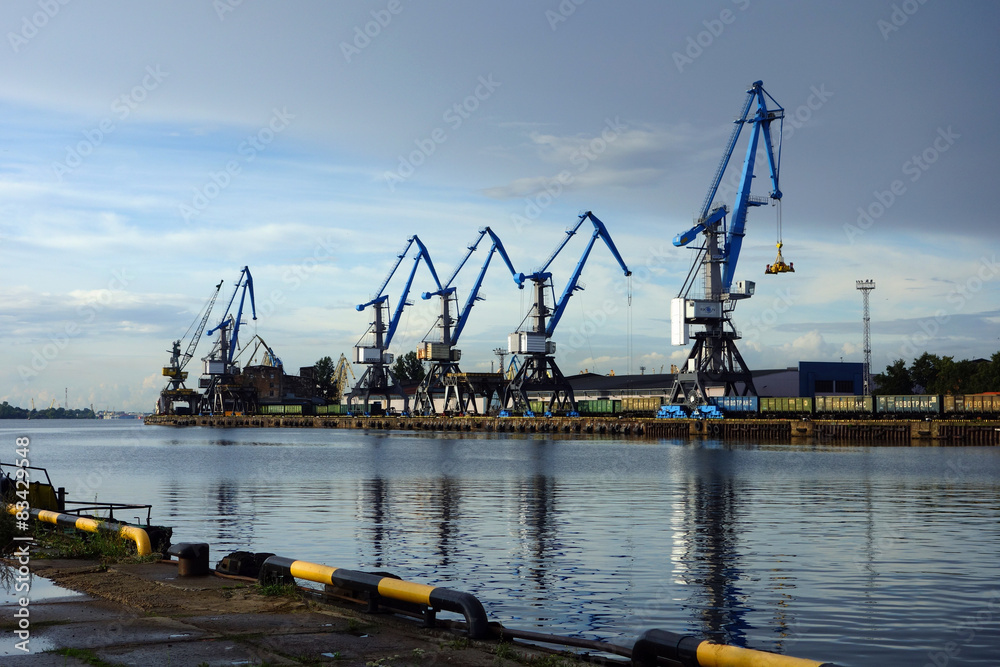 Fototapeta premium Краны в рижском порту