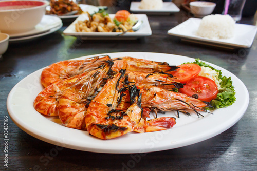 Grilled Shrimps on white plate © Karlie Studio