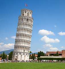 Fotobehang De scheve toren Scheve toren van Pisa close-up  © swisshippo
