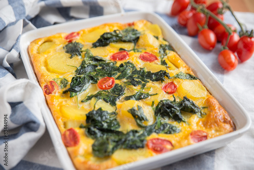 Spanische Fritatta mit Kartoffeln und Spinat photo