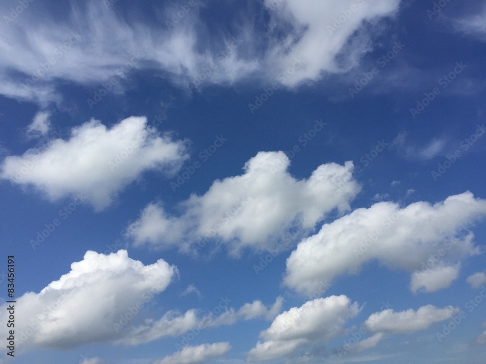 Obraz premium Cloudy blue sky