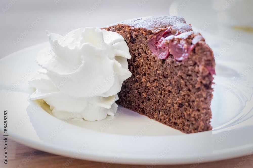 Kirschkuchen mit Schlagsahne Kirschkuchen mit Schlagsahne