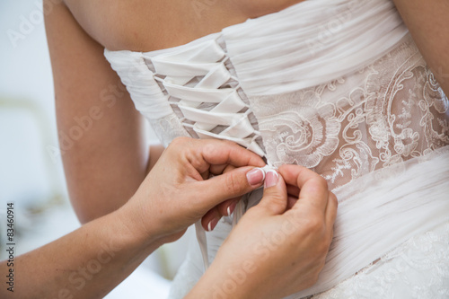 Particolare della schiena di una sposa photo
