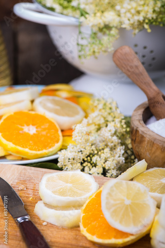 Preparation of homemade elderflower cordial