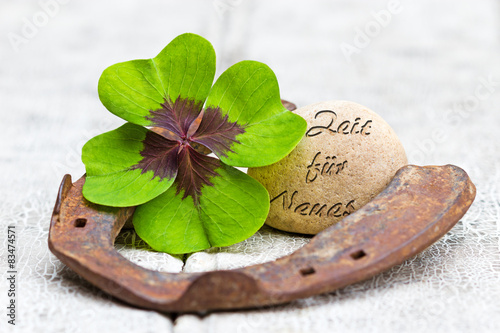 Glücksbringer auf Holz, Zeit für Neues