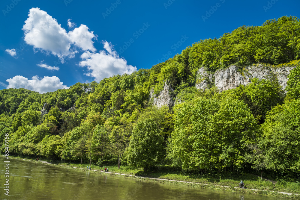 Wandern durch den Donaudurchbruch bei Kehlheim in Bayern