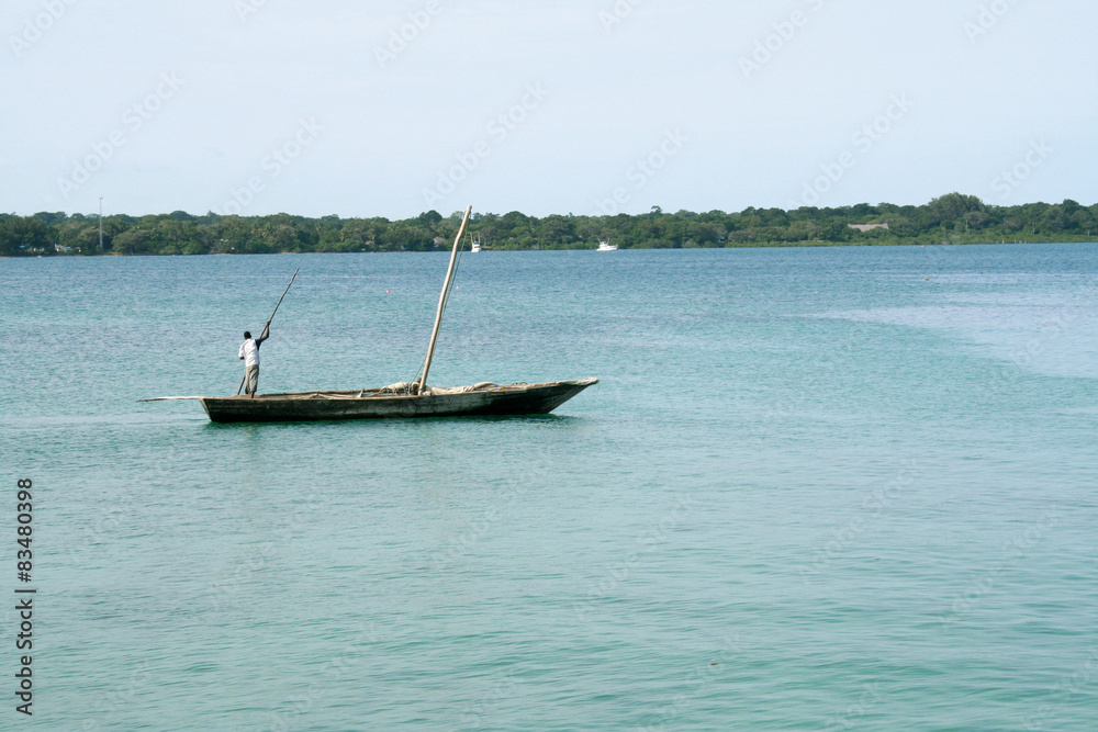 Barque de pêcheur sur l'océan indien