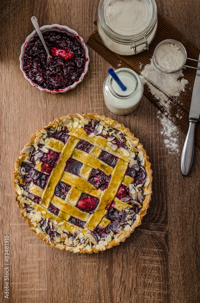 Shortbread tart with cherries Shortbread tart with cherries