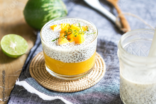 Chia with mango pudding