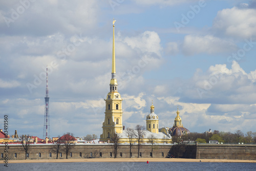 Вид на Петропавловский собор весенним  днем. Санкт-Петербург © sikaraha