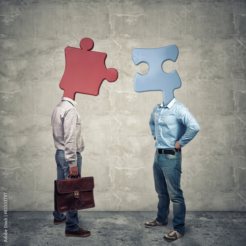 Fotografia abstract and conceptual image, two people with puzzle-shaped heads discover that they have affinity