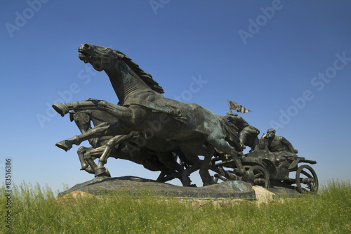 Legendary Tachanka Monument in Kahovka © vzmaze