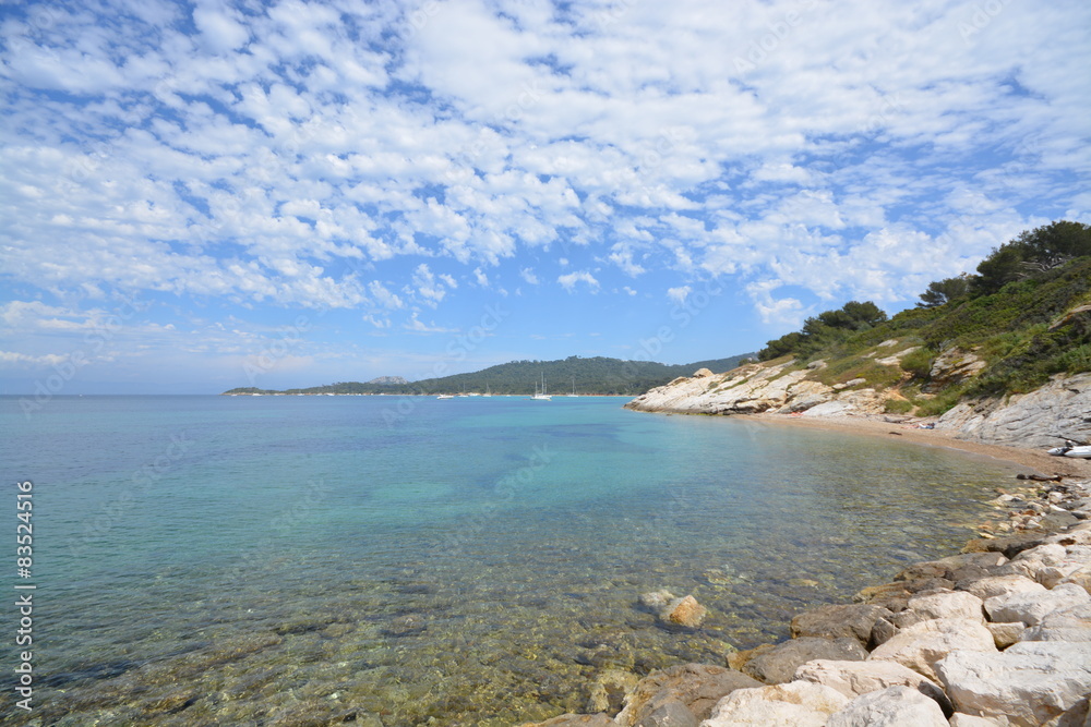 Obraz premium Vue vers la plage de la Courtade à Porquerolles