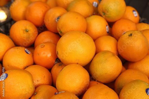 山積みのオレンジ