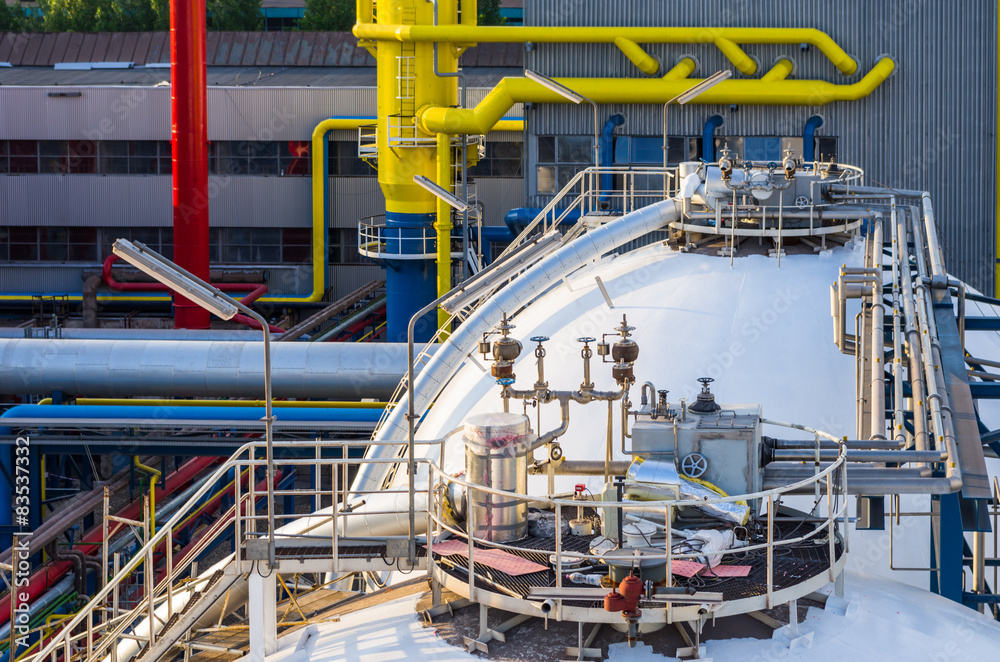 piping system and container piping system and container