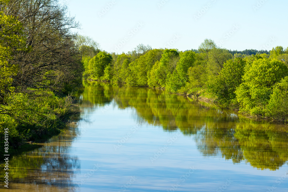 Obraz premium Morning sun shining in River Vantaa in Southern Finland
