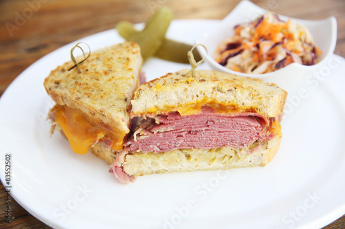 sandwich with roast beef pastrami