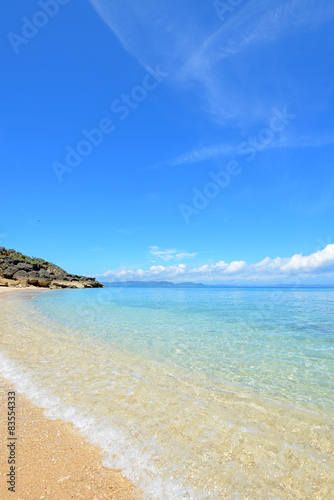 Fototapeta Naklejka Na Ścianę i Meble -  美しい沖縄のビーチと夏空 