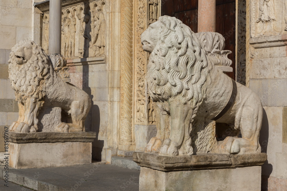 lions statue