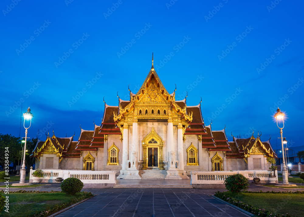 wat benjamaborphit dusitvanaram or marble temple at twilight