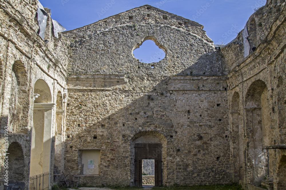 Kirchenruine in Baiardo