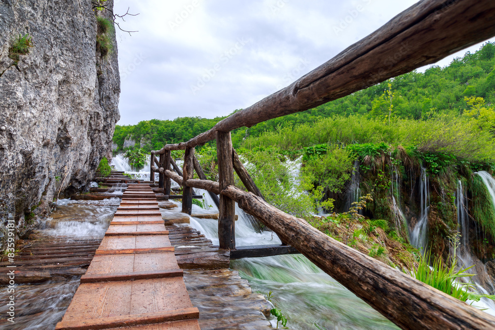 Fototapeta premium Wooden tourist path in Plitvice lakes national park