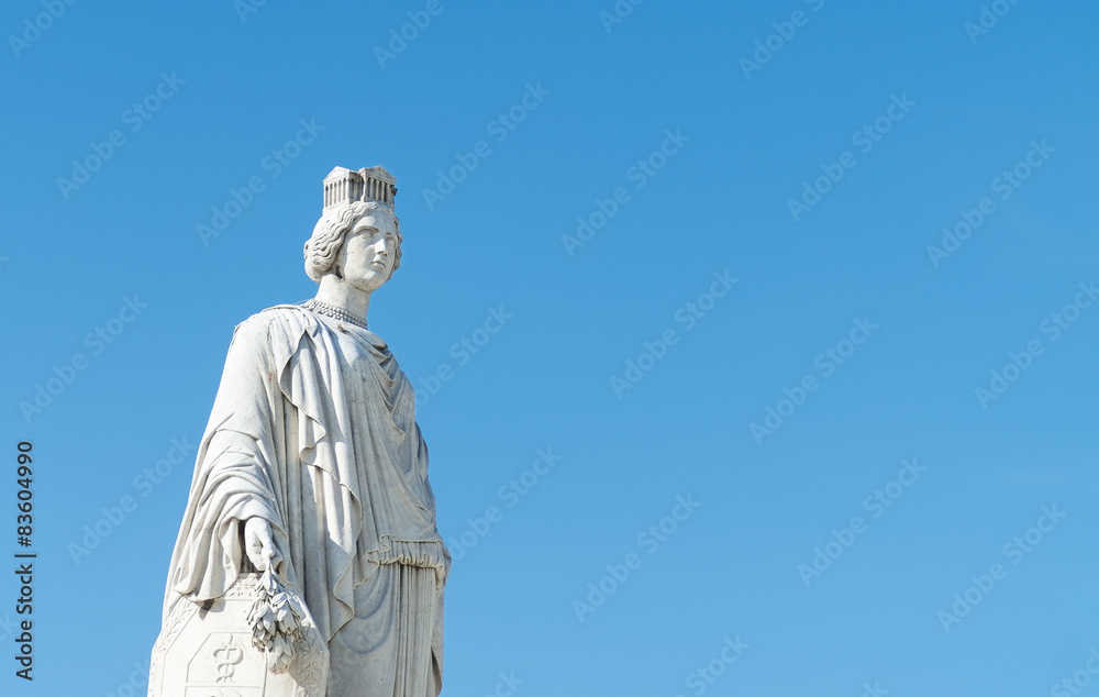 Statue femme, Nîmes