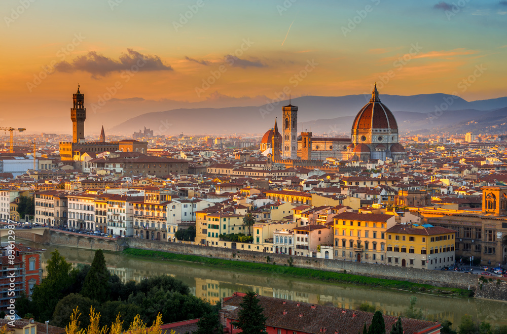 Fototapeta premium Zachód słońca widok Florencji i Duomo. Włochy