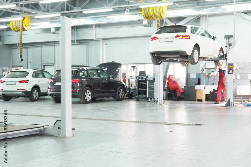 Φωτογραφία Cars in a dealer repair station in Moscow, Russia
