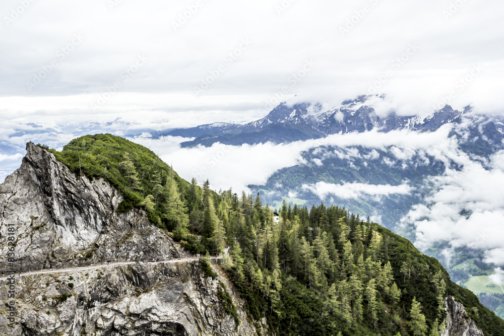 Weg und Umgebung zur größten Eishöhle der Welt