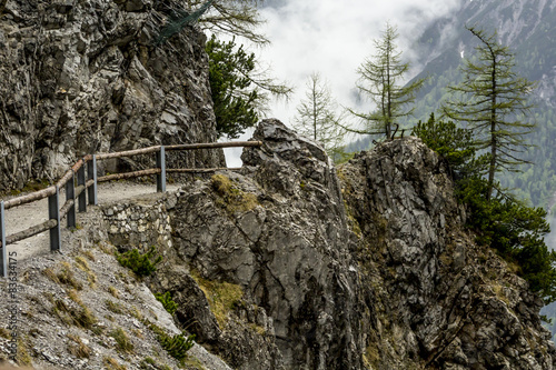 Weg und Umgebung zur größten Eishöhle der Welt photo