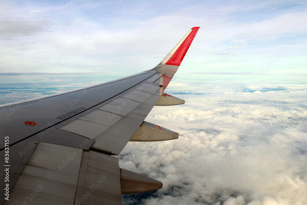 Obraz premium The aircraft was flying in the blue sky 