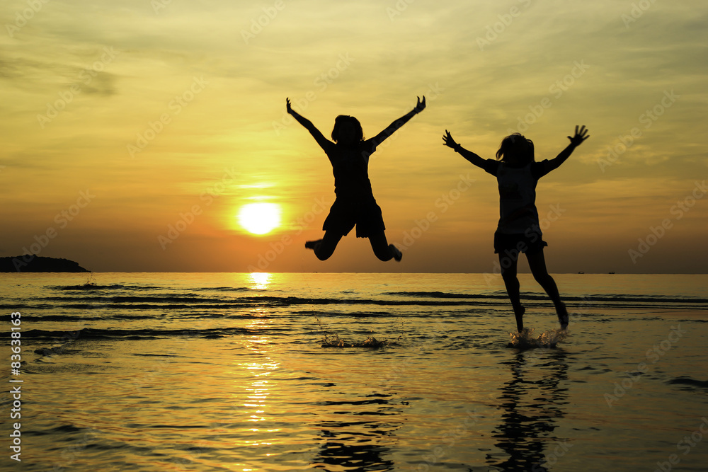 Fototapeta premium People happy at sunrise
