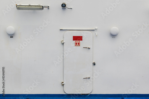 Ships watertight door