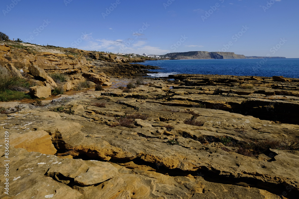 Felsküste am Atlantik zwischen Burgau und Luz, Algarve, Portuga Felsküste am Atlantik zwischen Burgau und Luz, Algarve, Portuga