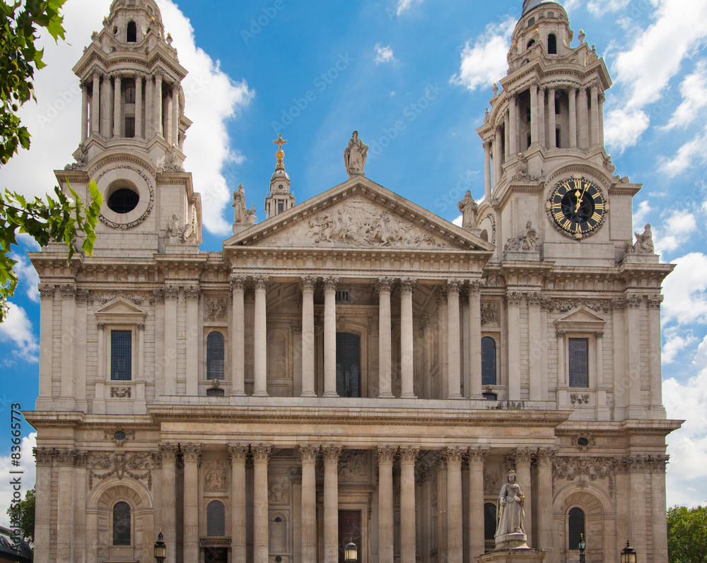 LONDON, UK - 18 AUGUST, 2014: St. Pauls cathedral