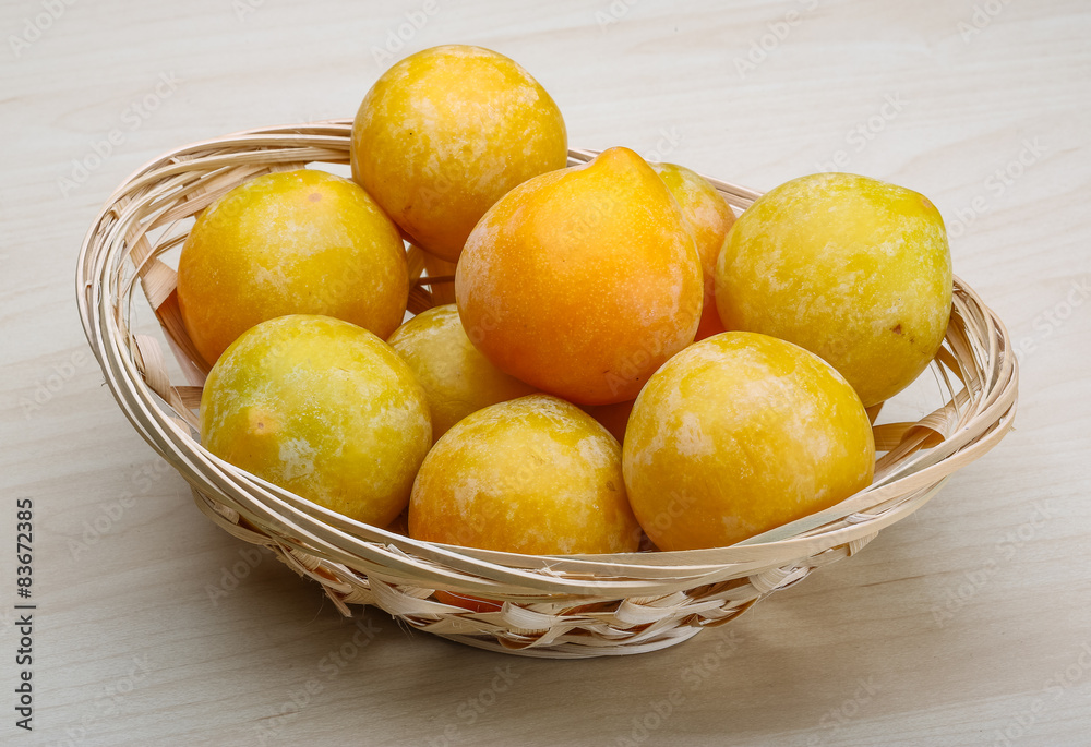 Yellow plums