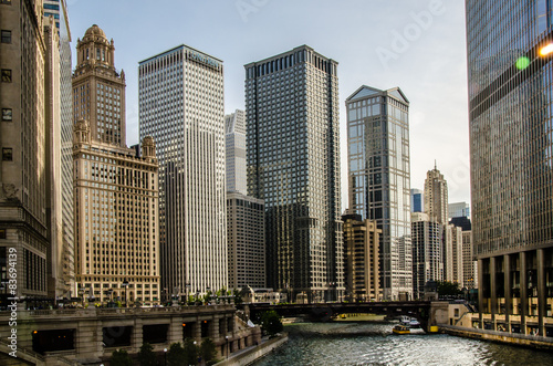 Riverwalk Hochhäuser am Chicago River