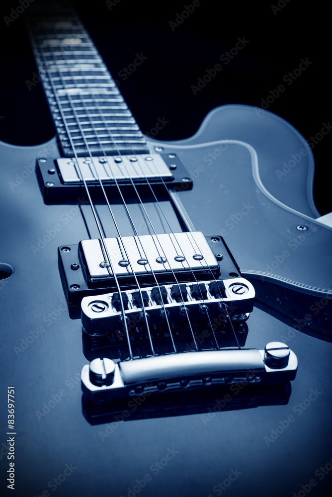 Obraz premium blues guitar on blue