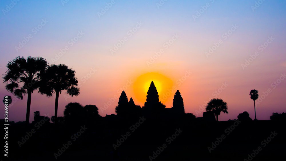 Obraz premium Sunrise at Angkor Wat