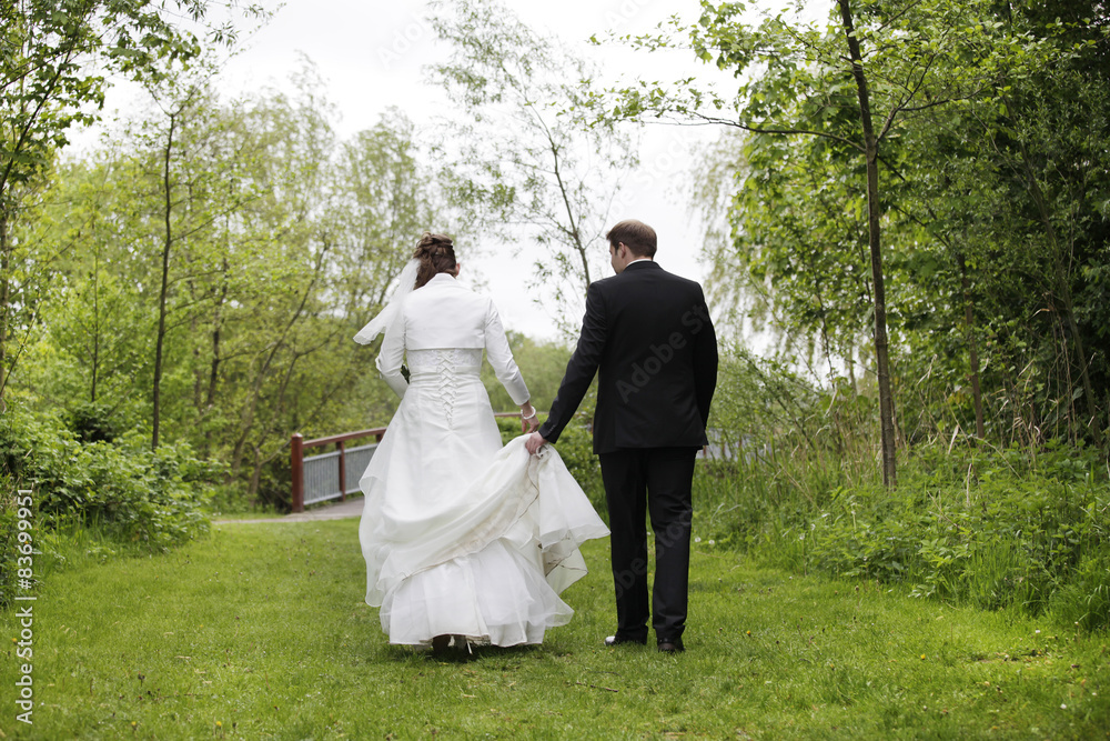 Wunschmotiv: Hochzeitspaar von hinten #83699951