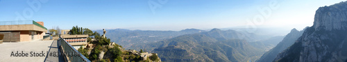 Panorámica de las montañas y valles de Montserrat, Barcelona