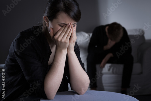 Cuadro en lienzo Prostrate crying woman and man
