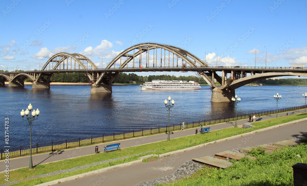 Fototapeta premium The bridge over the river Volga