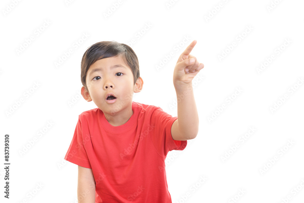 驚いた表情の男の子 驚いた表情の男の子