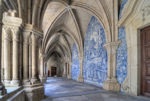 Obraz na płótnie Tourist in Porto Cathedral, Portugal w salonie
